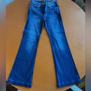 7 for All Man Kind Doja jeans. New. Never worn.
Flare